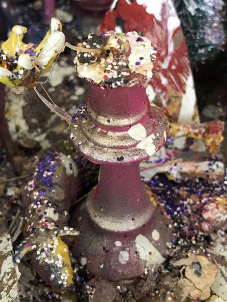 TIED WITH GLUE TO QUEEN 2